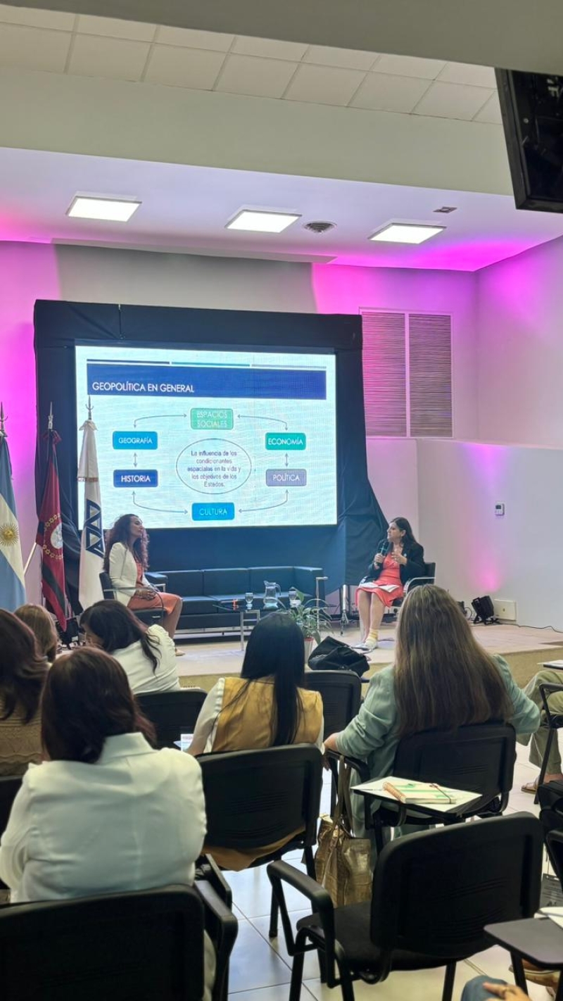 La Dra. Lucía Barcia disertó en el Encuentro Regional de Mujeres Líderes del NOA